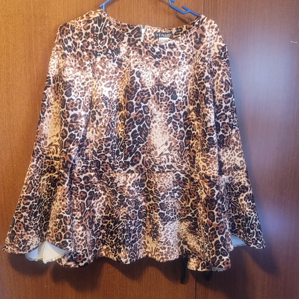 Venus Peplam Top